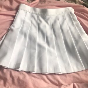 AMERICAN APPAREL WHITE PLEATED SKIRT